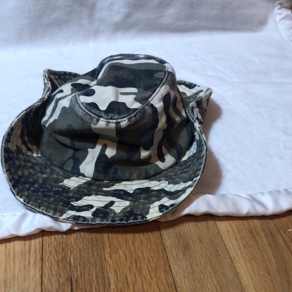 Camo Boonie like new